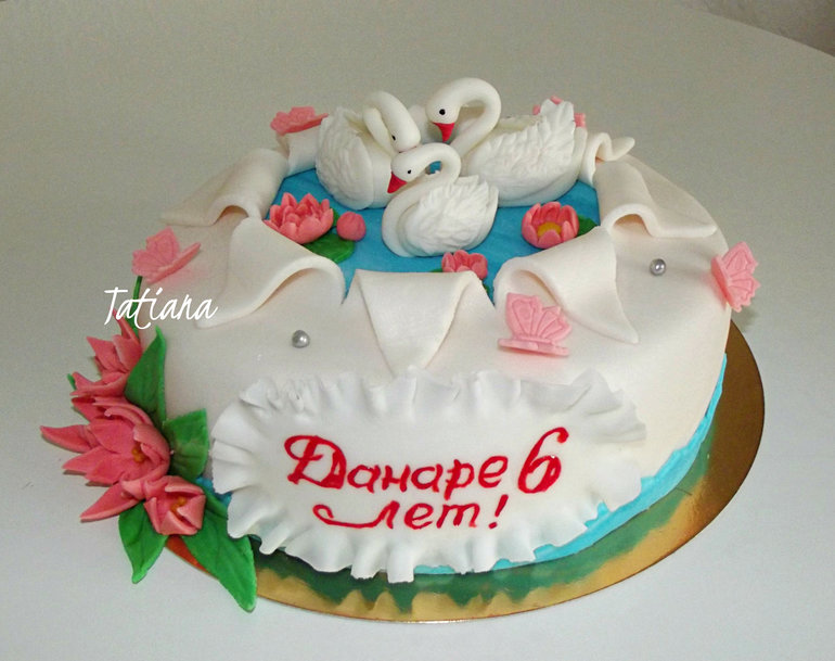 Торт для девочки, kоторая любит лебедей.