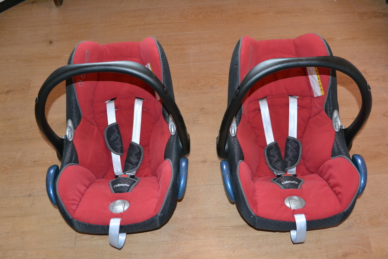 Продам автокресла Maxi Cosi Cabrio Fix (0 - 9 мес)