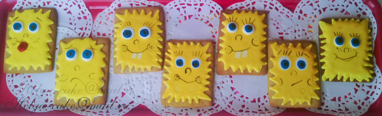 Много-много печенья на детский праздник.