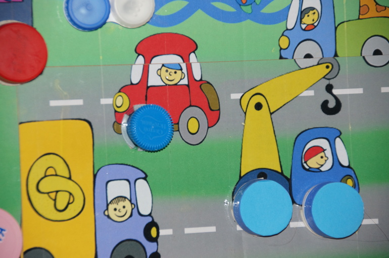 Коробка с крышками: развитие мелкой моторики и не только...