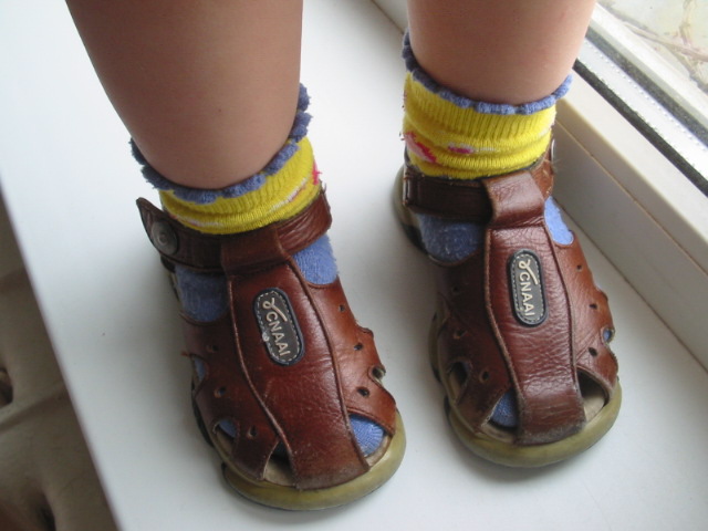 В сети пишут,что фото ног )) это изобретение инстаграмщиц