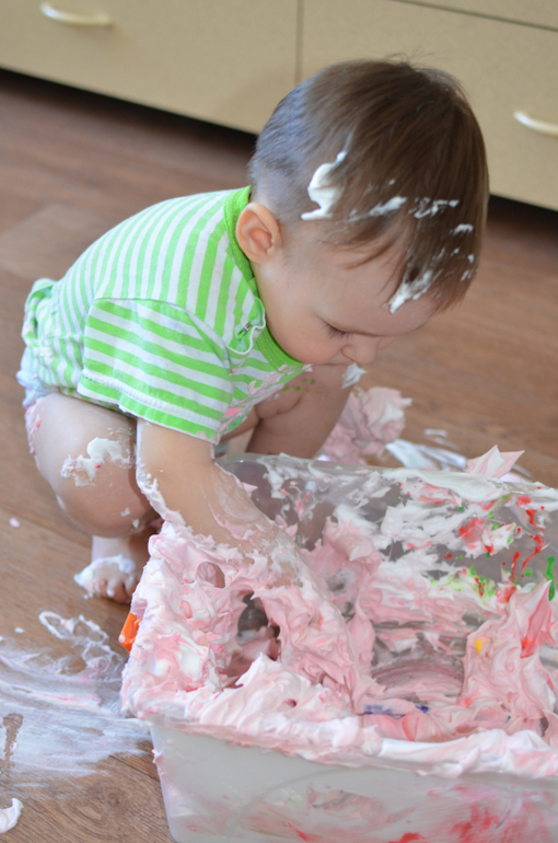 играли с пеной для бритья)