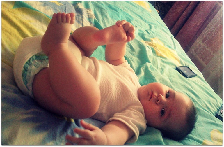 а вот и наши ножки (5месяцев 7дней)