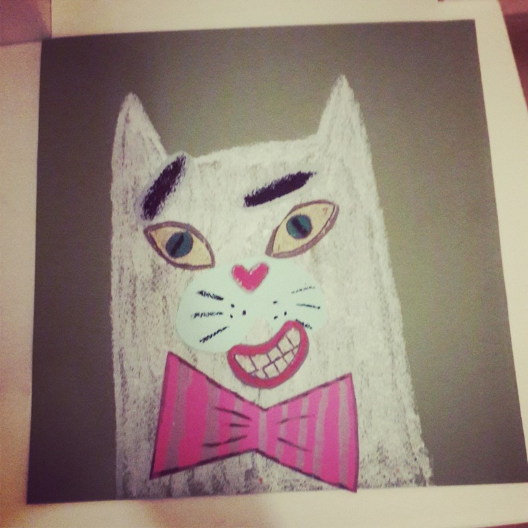 совместное творчество. мама рисует Кирюша клеет.