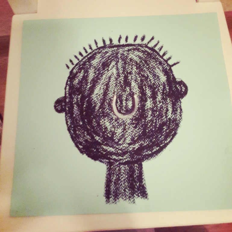 совместное творчество. мама рисует Кирюша клеет.