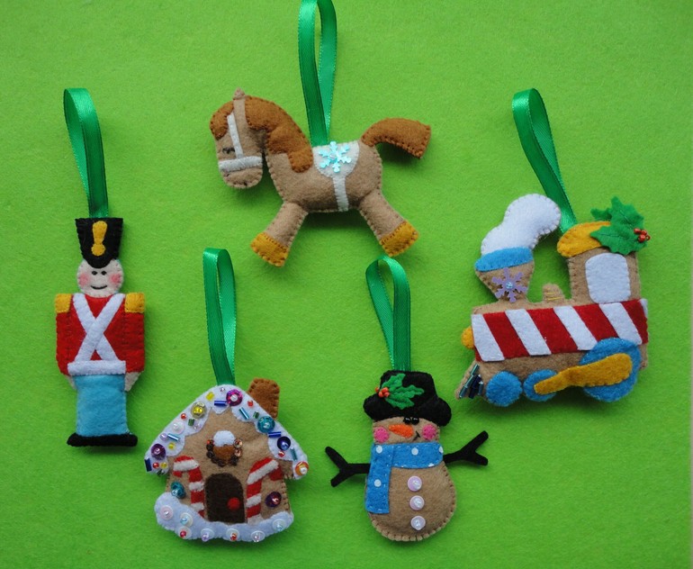 Игрушки на елку.