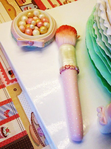 Девочки, покритикуйте, пожалуйста. И еще вопросы по рюшам, сатинайсу и работе с дыроколом.