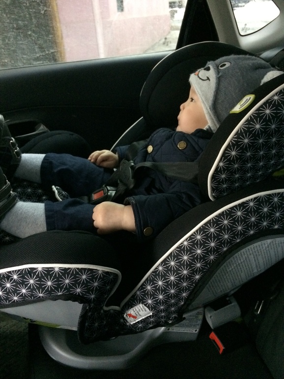 Купили автокресло Evenflo snugli)