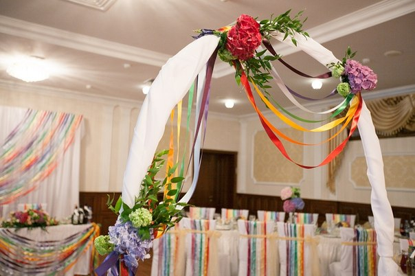 Украшение свадьбы тканями, живыми цветами, воздушными шарами!