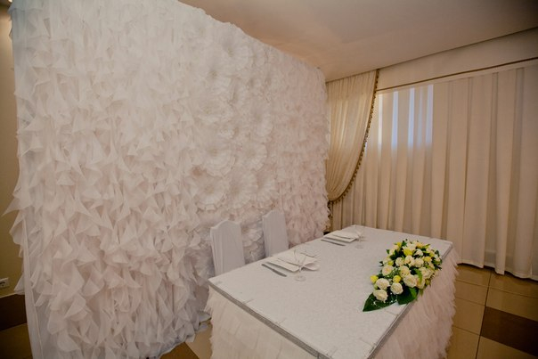 Украшение свадьбы тканями, живыми цветами, воздушными шарами!