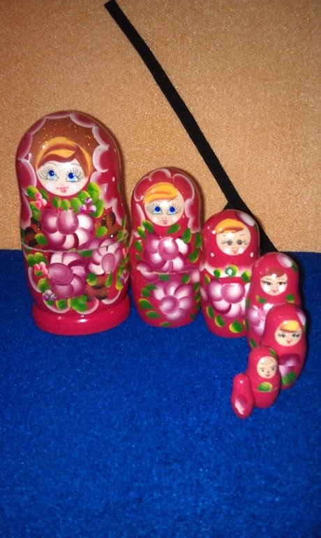 Много игрушек для малышей