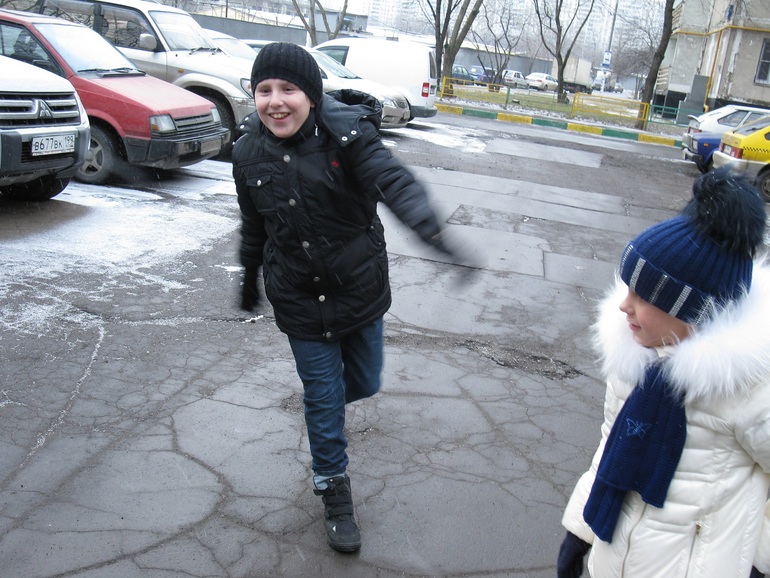 что-то мы все время в грязь выходим в белом?????