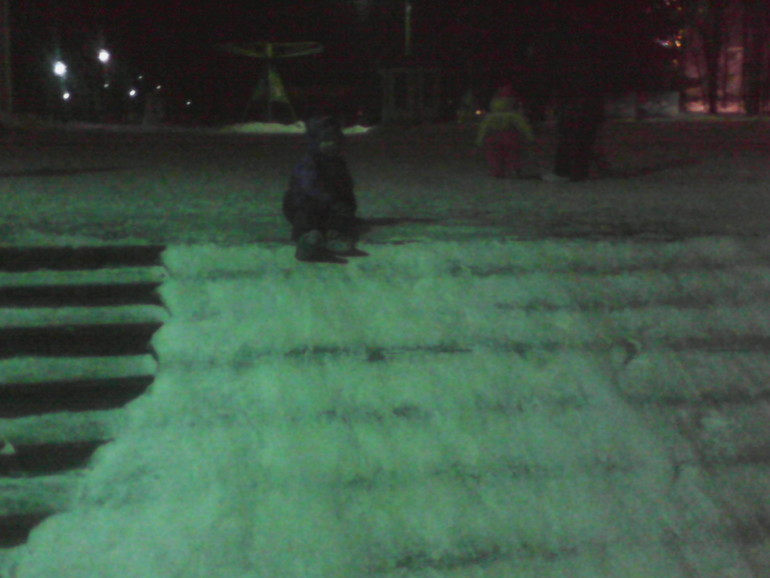 два дня подряд шел снежок...