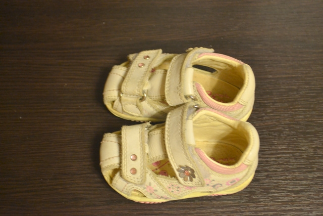 Обувь(сандалики, кроссовки, полуботинки, сапожки) от 18 - 23р-р. Дешево!!!