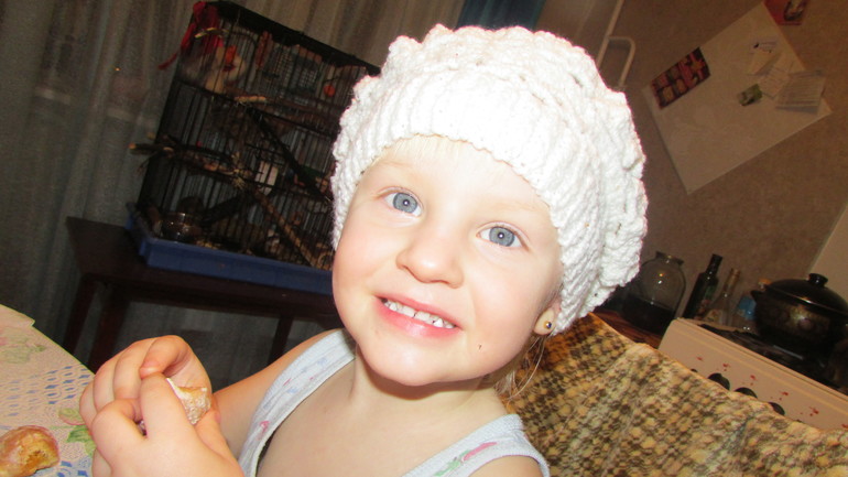 Берет дочери БЕЛАЯ НОЧЬ. На весну.