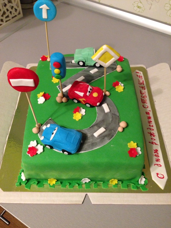 Маленький тортик с тачками