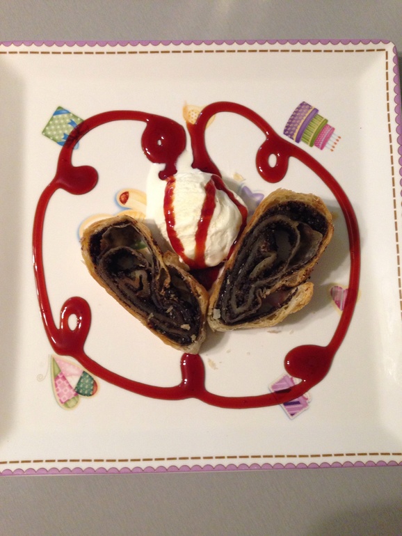 Слоеный рулет с маком и шоколадом