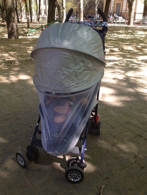 Защита от солнца с москиткой от Mamas&papas; на Макларен БМВ!