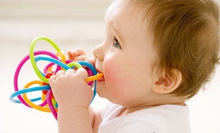 Прорезывание зубов у детей: порядок и сроки, симптомы и признаки, помощь ребенку во время прорезыван