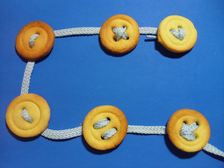 Кухоннная игра: шнуровка