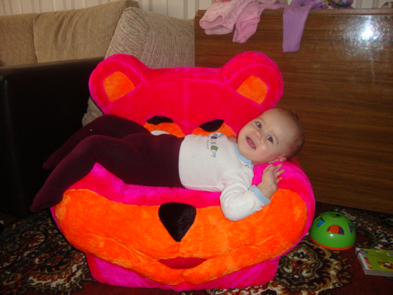 Вот и исполнился нам годик)))