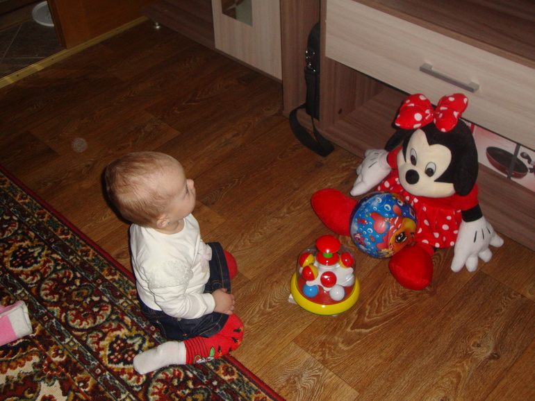 Вот и исполнился нам годик)))