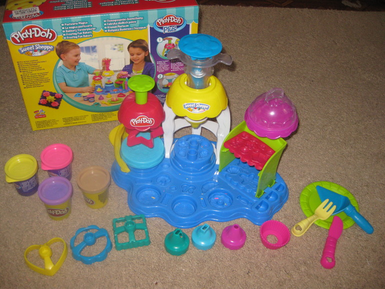 Фабрика пирожных от Play-Doh