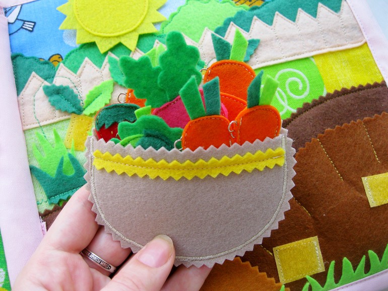 Развивающая книжечка.