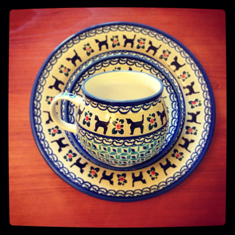Теперь у меня дома котики на чашке , тарелочке и блюдце