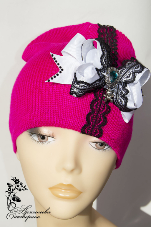 Весенняя шапочка в стиле спортивный шик