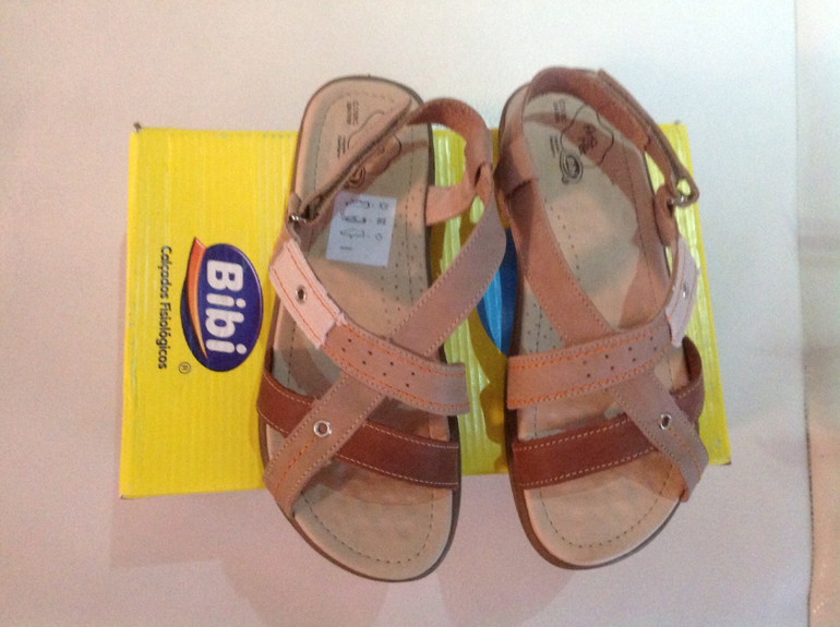 Новая обувь Bibi Шлепанцы 37 р-р,Сандалии размер 24 см.,Bibi Туфли 37!!!!!