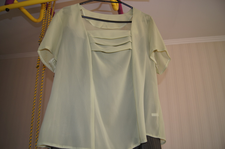 МНОГО красивой одежды на размер 50-52, есть новое и б/у в основном 1 раз, офисные костюмы и нарядные платья.