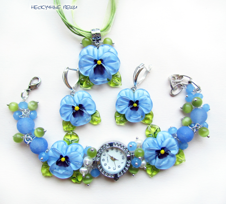 Комплект (часы, серьги, кулон) со стеклянными анютиными глазками