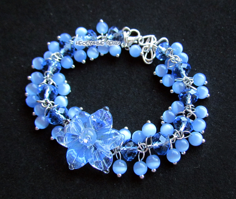 Голубой женский браслет