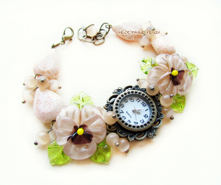 "Бланманже" наручные часы с бусинами лэмпворк