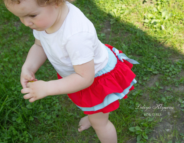 Новая и яркая юбочка-трусики на памперс