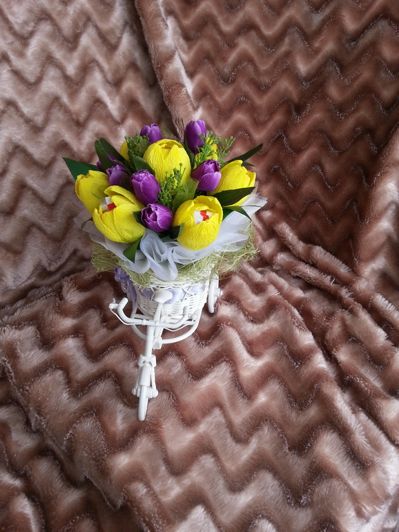 велосипед с тюльпанами