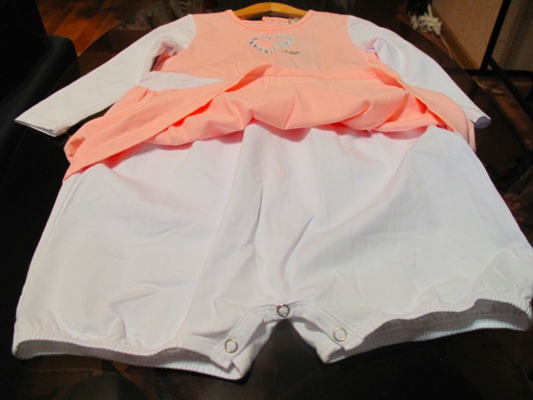 Большая распродажа детской одежды.