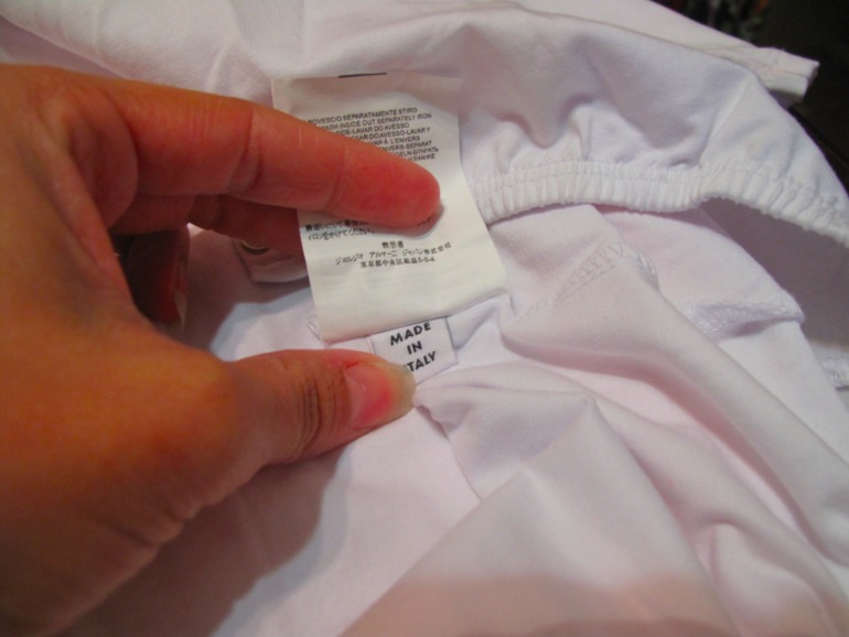 Большая распродажа детской одежды.