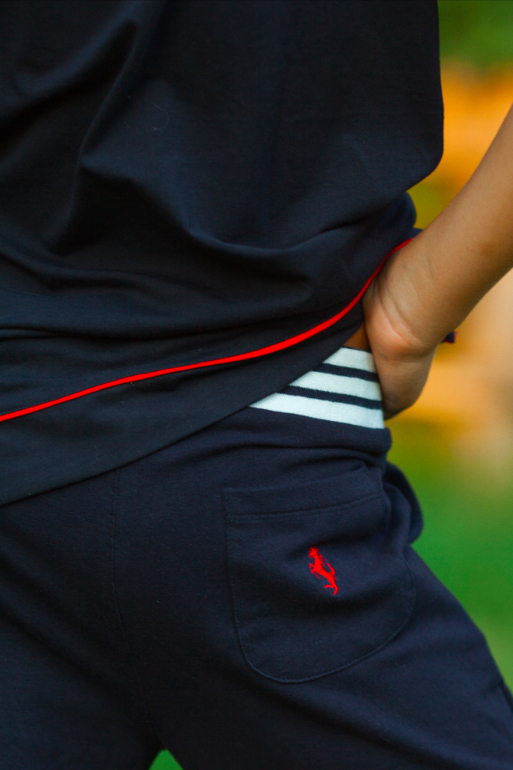 Большая распродажа детской одежды.