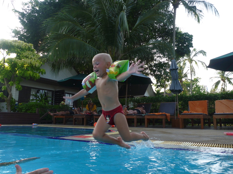 Наверно надо закончить тут с весенним Самуи и вскоре начать добавлять летний)