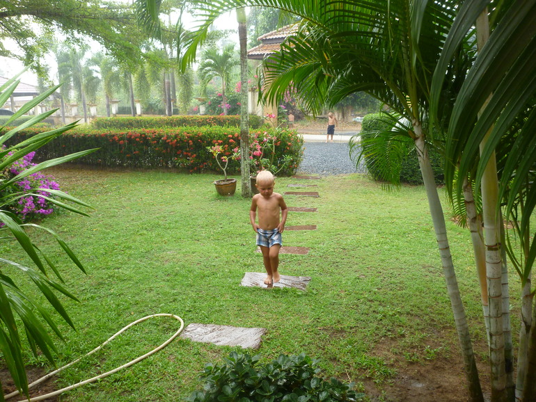 Наверно надо закончить тут с весенним Самуи и вскоре начать добавлять летний)