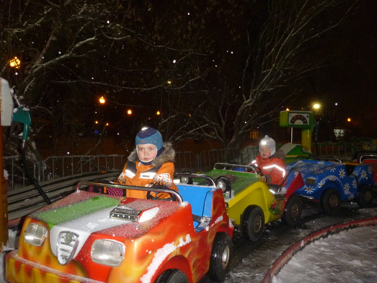 Наконец то мы выехали в парк))))