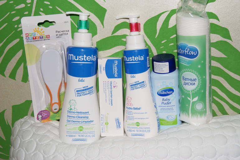 ....У маленькой дочки, чистые щечки!