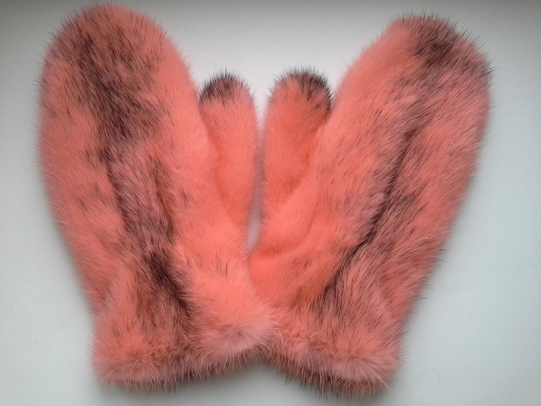 Варежки из норки. 4500 руб. Тел.89854603716.