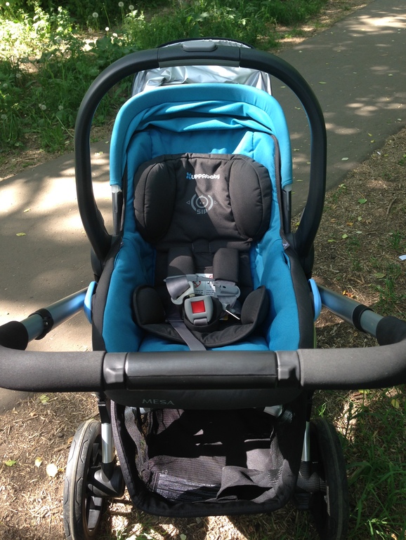 Автокресло UPPAbaby MESA. Теперь у нас целый комплект.