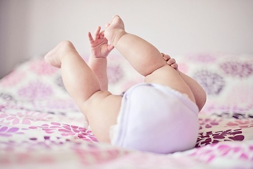 Счастье - это мягкие тёплые ладошки, за диваном фантики, на диване крошки... Что такое счастье? Проще не ответить! Счастье есть у каждого, у кого есть дети!