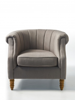 Выбрать кресла в новую гостиную