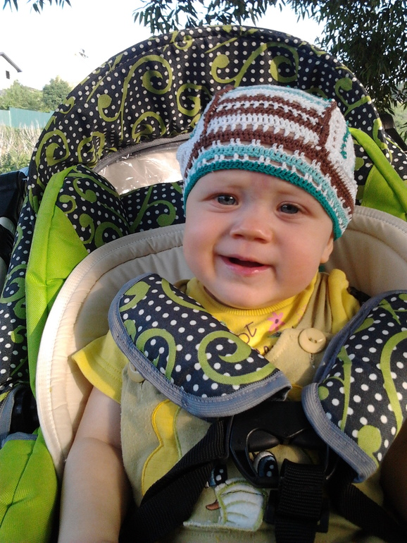 Связались сыну летние  шапочки!