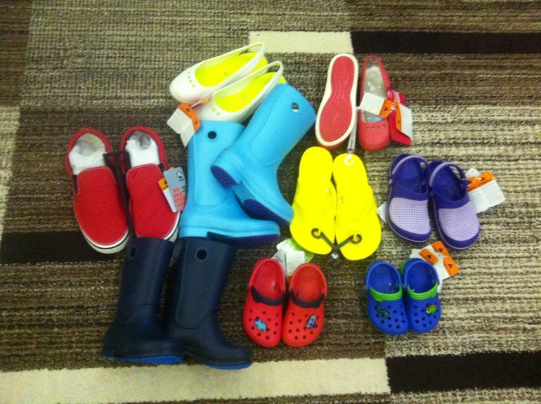 Распродажа обуви Crocs, до 30 марта.